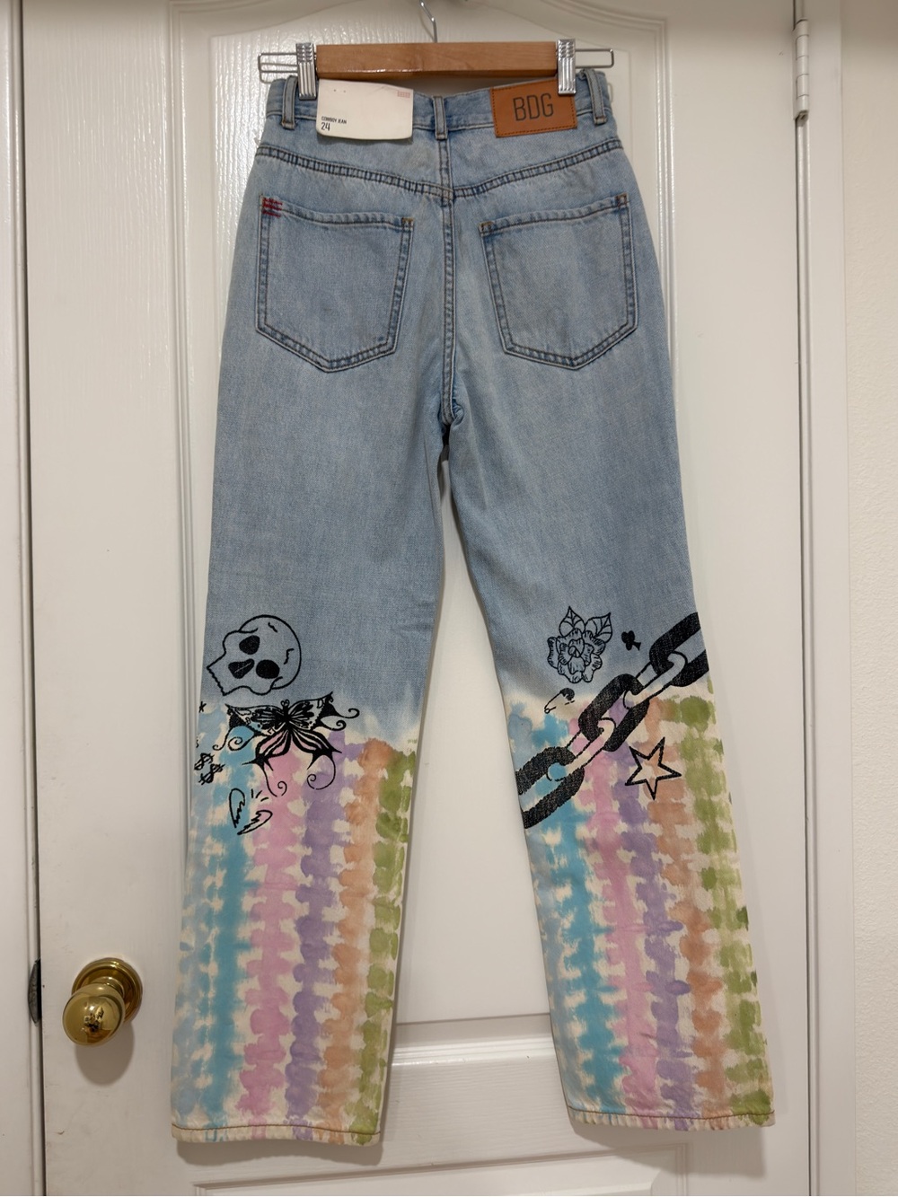 BDG Cowboy Graphic Jeans NWT Size 24 Rainbow Tattoo Print Light Wash Denim